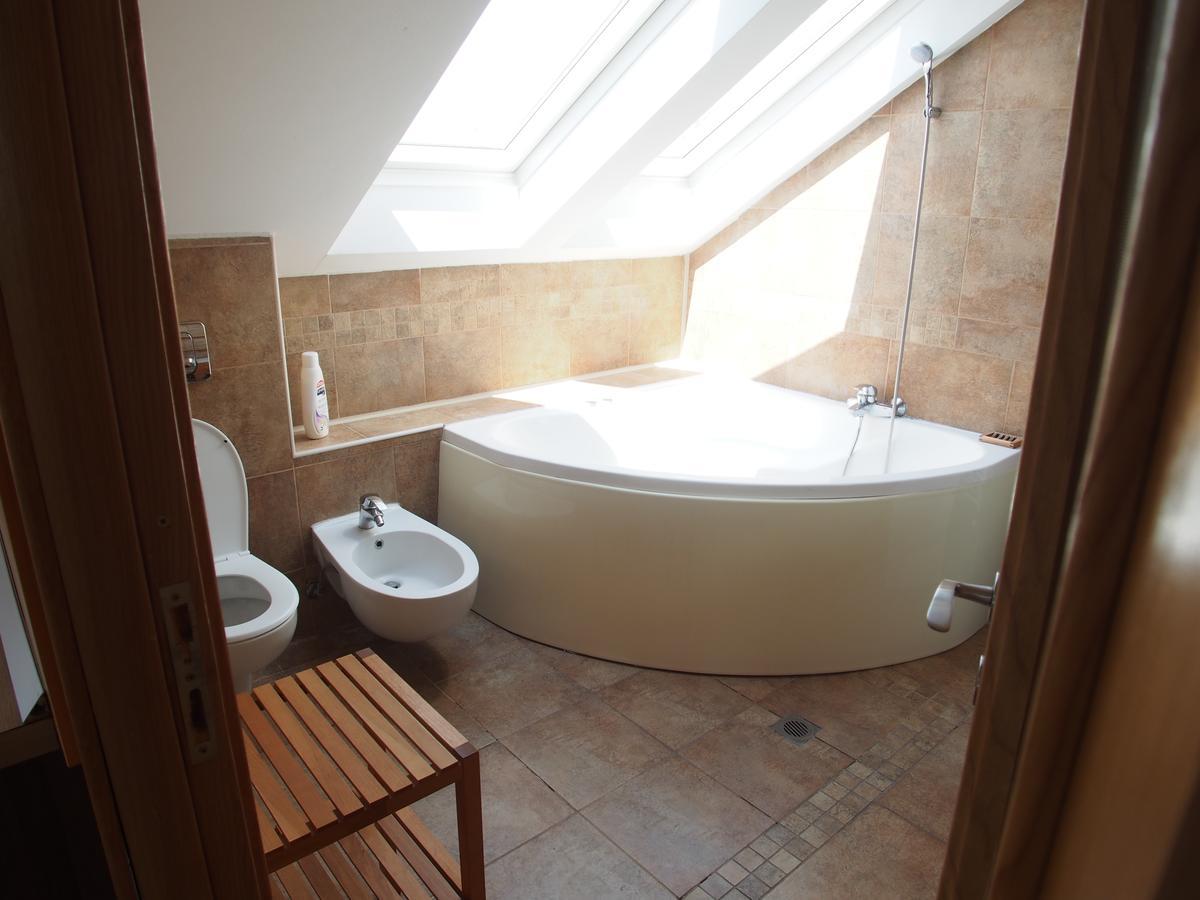 Argeselu Garden Villa-entire floor apartament, exclusive garden access Maracineni Kamer foto