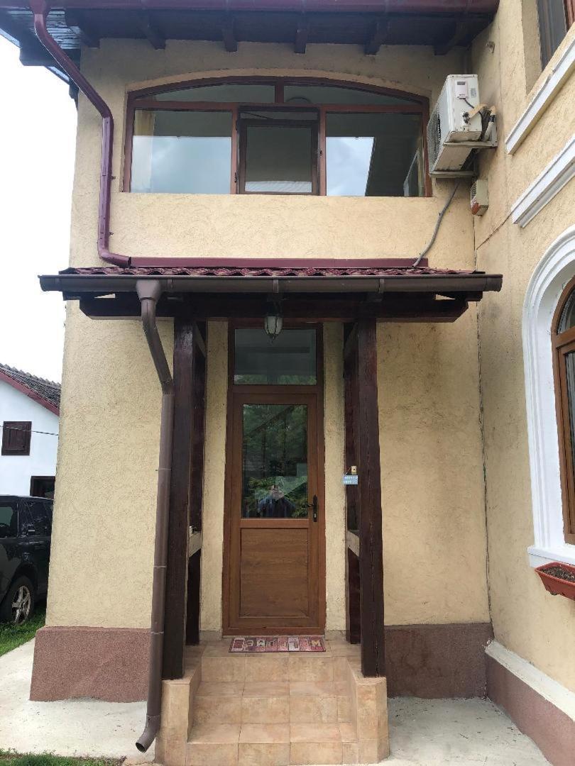 Argeselu Garden Villa-entire floor apartament, exclusive garden access Maracineni Buitenkant foto